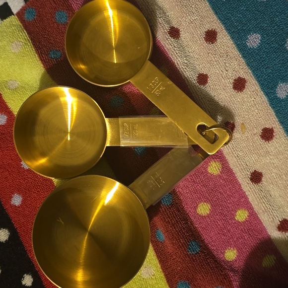 Williams Sonoma Three Gold Measuring Cups, Retail Price $49.95US - Picture 3 of 11